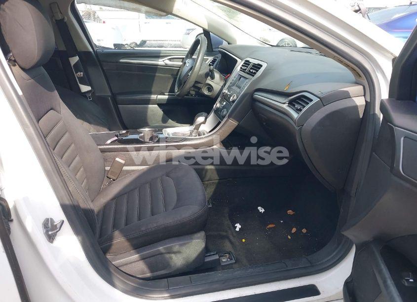 Photo 5 of 2014 Ford Fusion SE (VIN 3FA6P0H7XER344908)