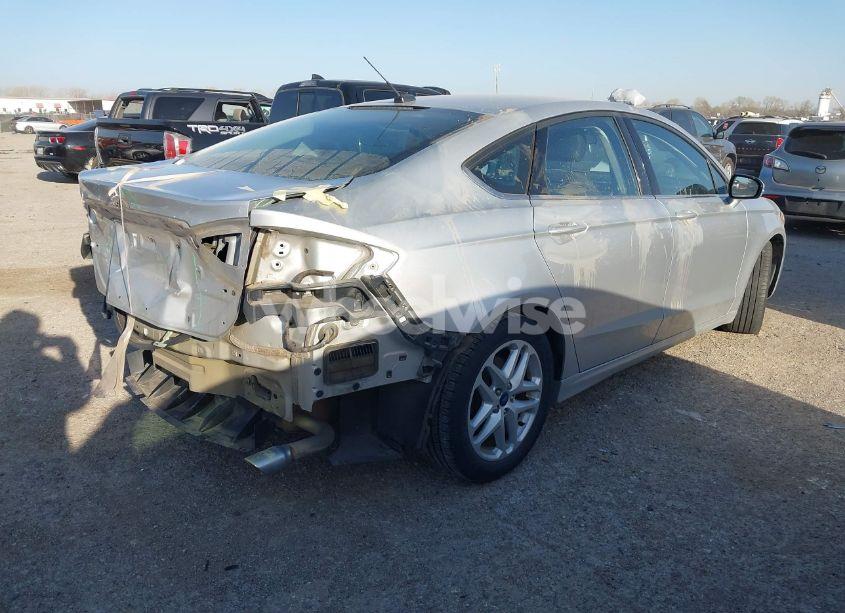 Photo 4 of 2015 Ford Fusion SE (VIN 3FA6P0H7XFR186085)