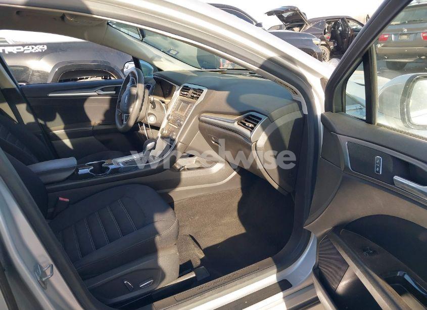 Photo 5 of 2015 Ford Fusion SE (VIN 3FA6P0H7XFR186085)