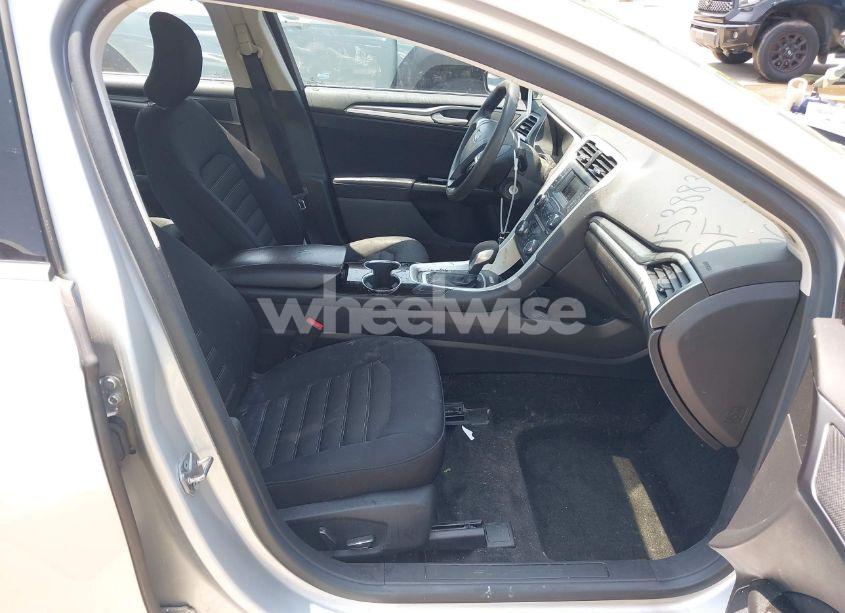 Photo 5 of 2015 Ford Fusion SE (VIN 3FA6P0H7XFR190394)