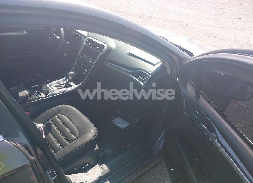 Photo 5 of 2015 Ford Fusion SE (VIN 3FA6P0H7XFR260962)