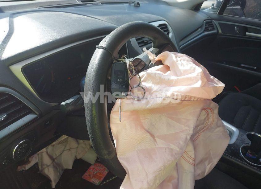 Photo 11 of 2015 Ford Fusion SE (VIN 3FA6P0H7XFR303387)