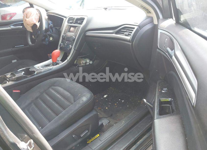 Photo 5 of 2015 Ford Fusion SE (VIN 3FA6P0H7XFR303387)