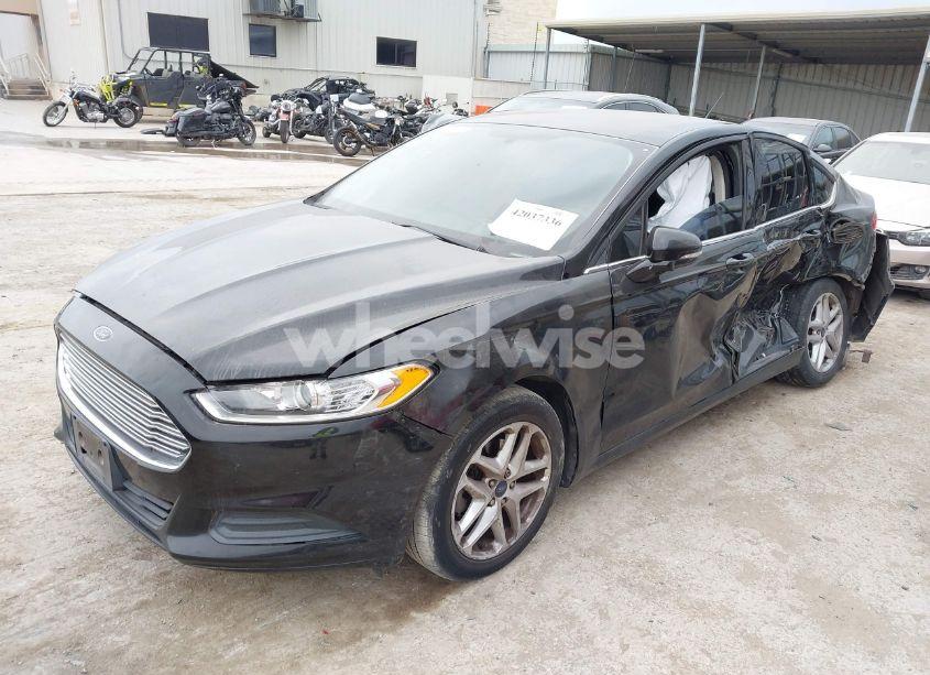 Photo 2 of 2016 Ford Fusion SE (VIN 3FA6P0H7XGR117169)