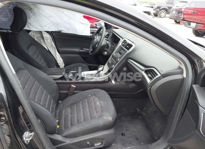 Photo 5 of 2016 Ford Fusion SE (VIN 3FA6P0H7XGR117169)