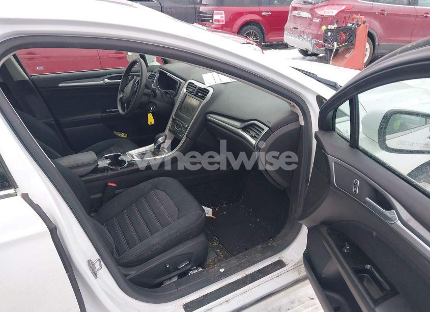 Photo 5 of 2016 Ford Fusion SE (VIN 3FA6P0H7XGR171815)