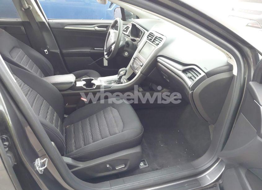 Photo 5 of 2016 Ford Fusion SE (VIN 3FA6P0H7XGR218924)