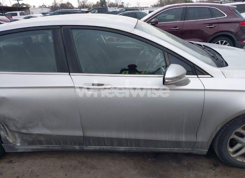 Photo 13 of 2016 Ford Fusion SE (VIN 3FA6P0H7XGR233729)