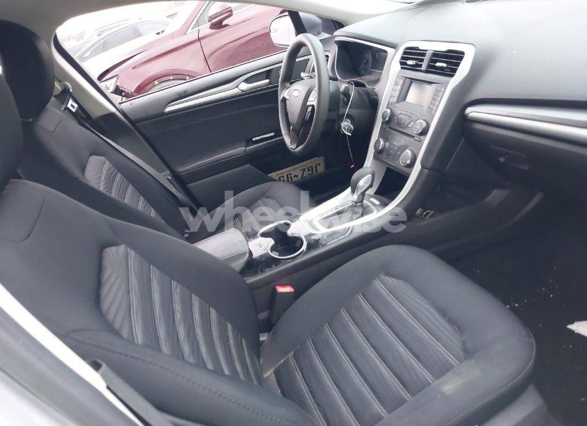 Photo 5 of 2016 Ford Fusion SE (VIN 3FA6P0H7XGR233729)