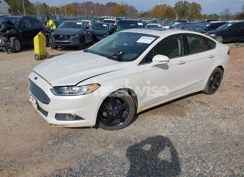 Photo 2 of 2016 Ford Fusion SE (VIN 3FA6P0H7XGR242608)