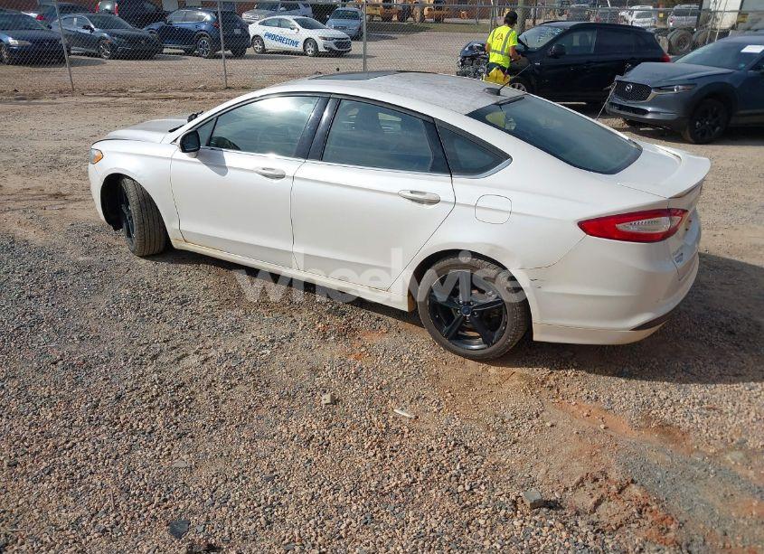 Photo 3 of 2016 Ford Fusion SE (VIN 3FA6P0H7XGR242608)