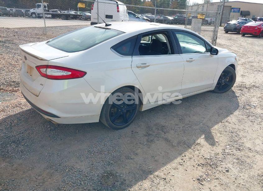 Photo 4 of 2016 Ford Fusion SE (VIN 3FA6P0H7XGR242608)