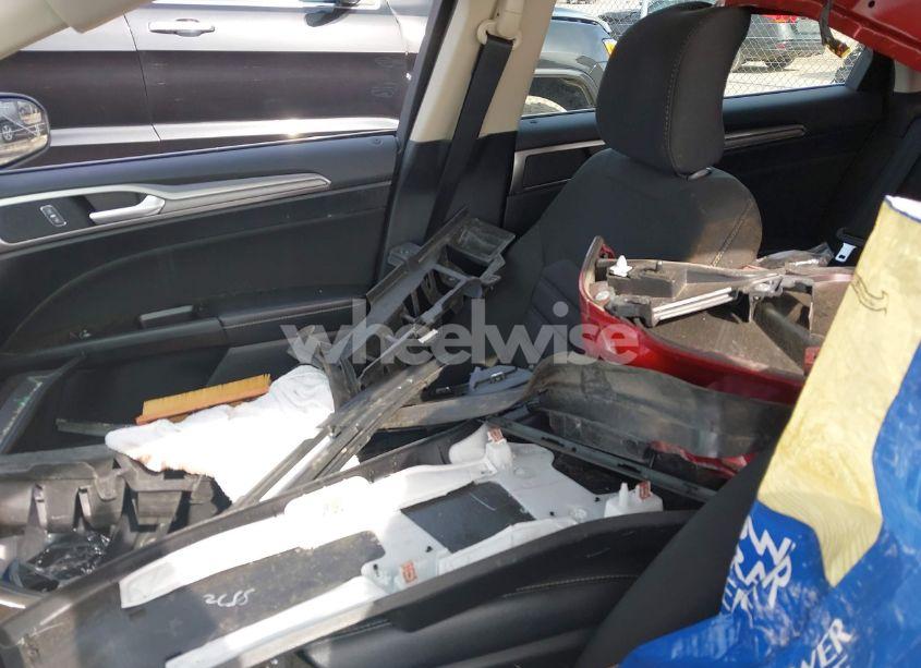 Photo 12 of 2017 Ford Fusion SE (VIN 3FA6P0H7XHR104696)