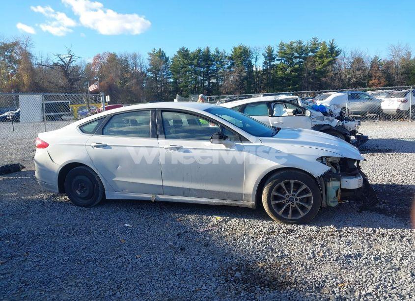 Photo 12 of 2017 Ford Fusion SE (VIN 3FA6P0H7XHR107209)