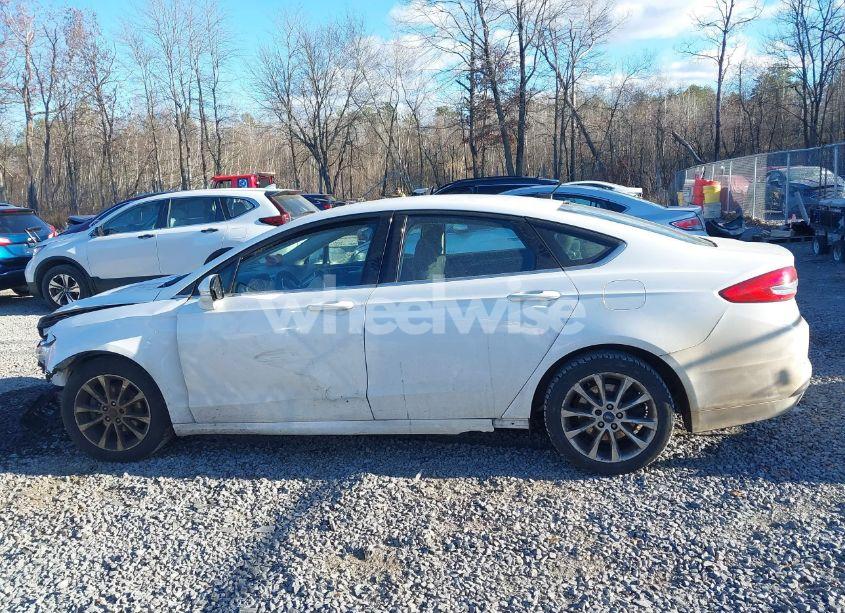 Photo 13 of 2017 Ford Fusion SE (VIN 3FA6P0H7XHR107209)