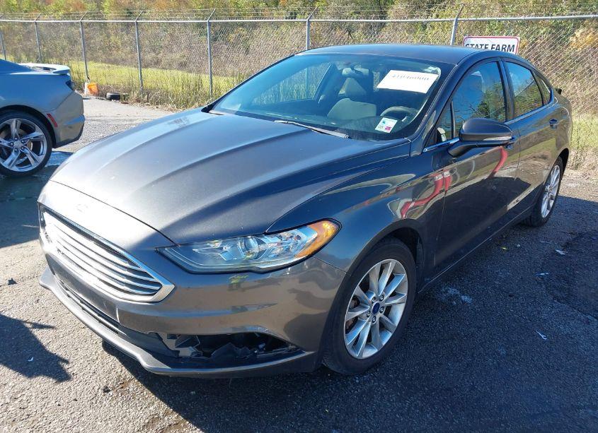 Photo 2 of 2017 Ford Fusion SE (VIN 3FA6P0H7XHR109297)