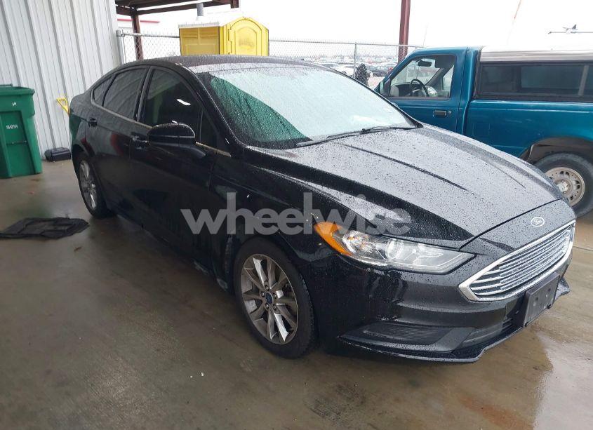 2017 Ford Fusion SE (VIN 3FA6P0H7XHR171590) main photo