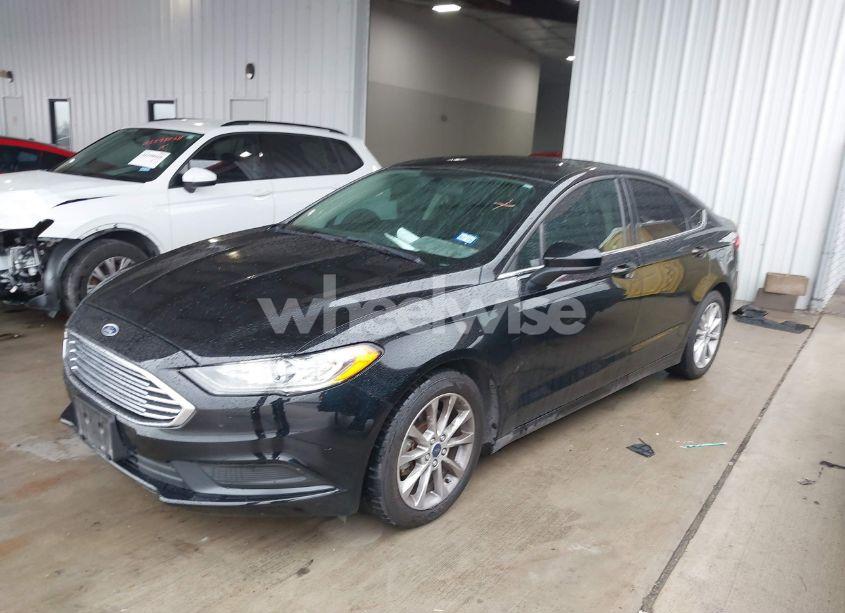 Photo 2 of 2017 Ford Fusion SE (VIN 3FA6P0H7XHR171590)