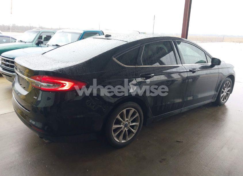 Photo 4 of 2017 Ford Fusion SE (VIN 3FA6P0H7XHR171590)