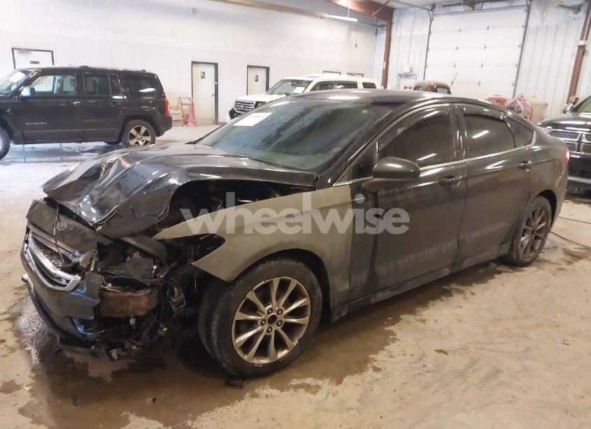 Photo 2 of 2017 Ford Fusion SE (VIN 3FA6P0H7XHR171654)