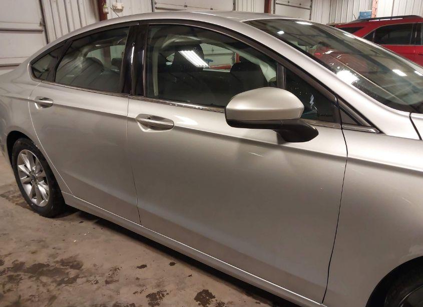 Photo 13 of 2017 Ford Fusion SE (VIN 3FA6P0H7XHR187241)