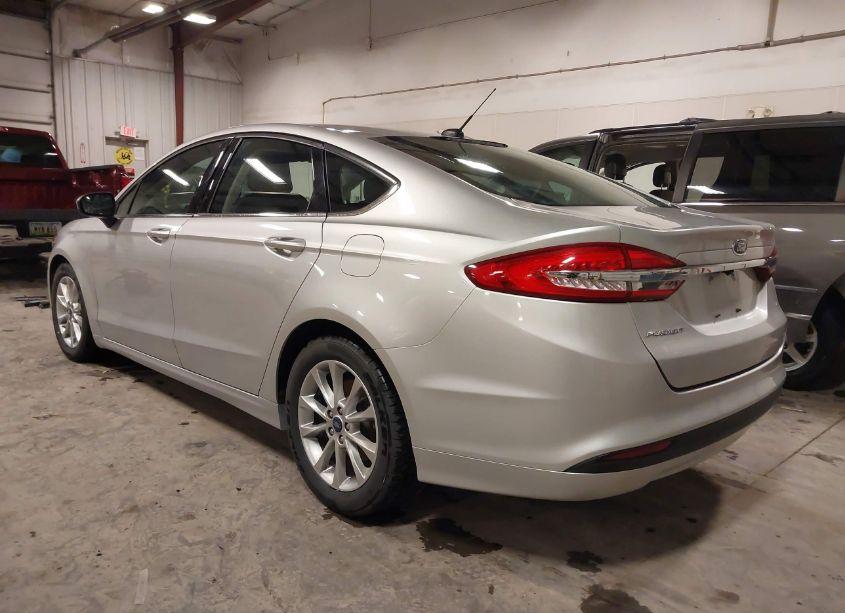 Photo 3 of 2017 Ford Fusion SE (VIN 3FA6P0H7XHR187241)