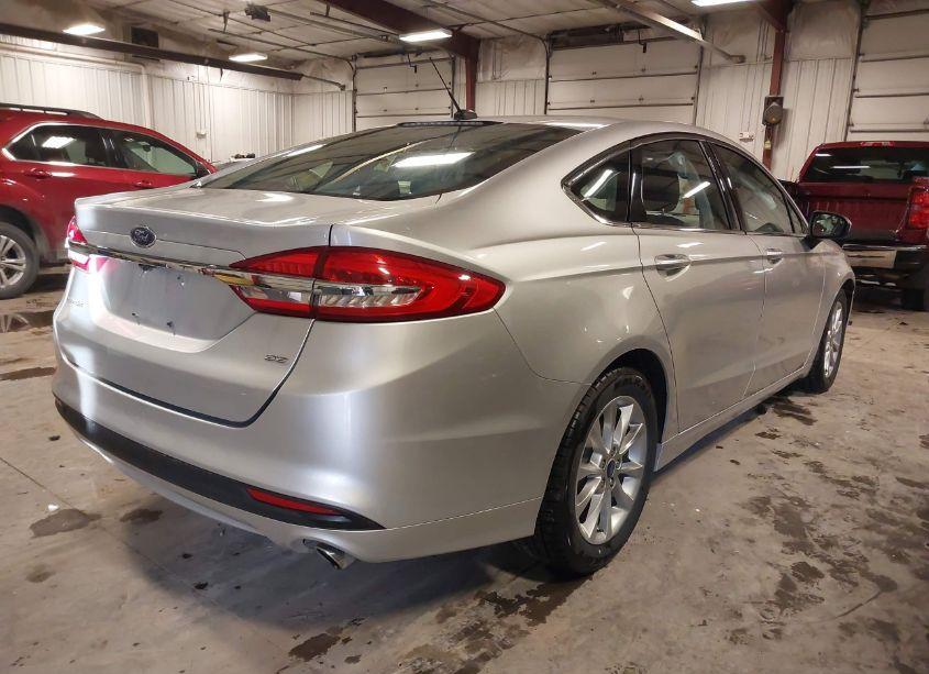 Photo 4 of 2017 Ford Fusion SE (VIN 3FA6P0H7XHR187241)