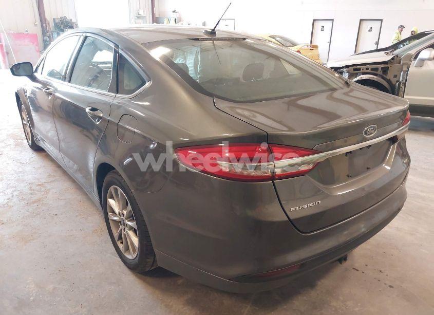 Photo 3 of 2017 Ford Fusion SE (VIN 3FA6P0H7XHR251469)