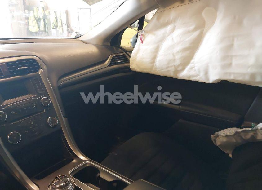 Photo 5 of 2017 Ford Fusion SE (VIN 3FA6P0H7XHR251469)