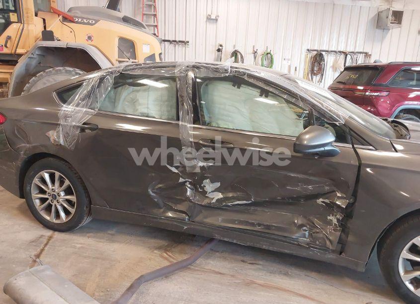 Photo 6 of 2017 Ford Fusion SE (VIN 3FA6P0H7XHR251469)