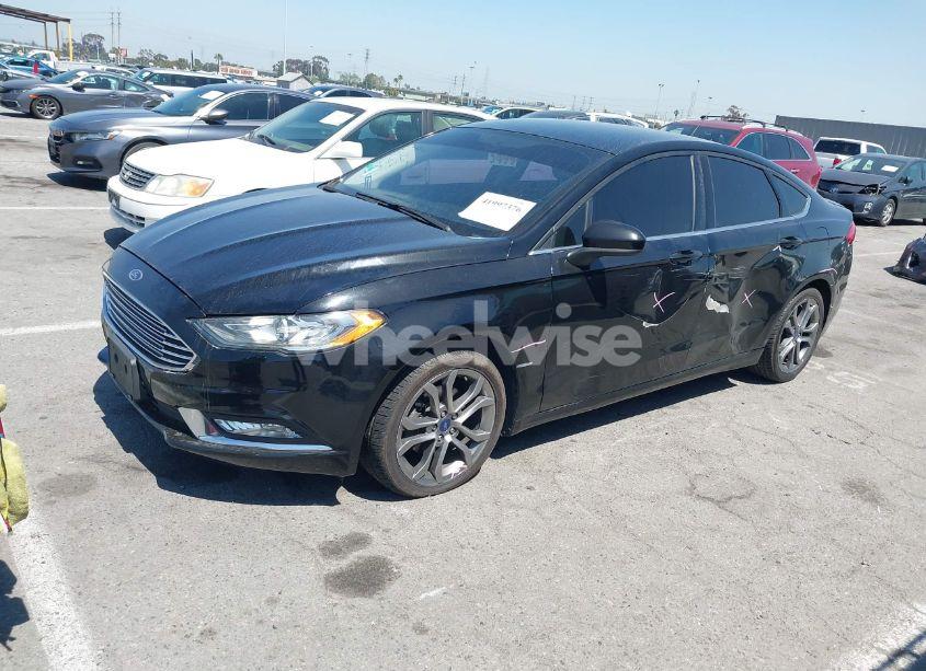 Photo 2 of 2017 Ford Fusion SE (VIN 3FA6P0H7XHR253870)