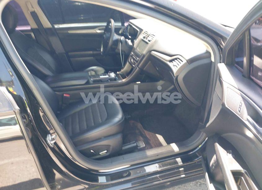 Photo 5 of 2017 Ford Fusion SE (VIN 3FA6P0H7XHR253870)