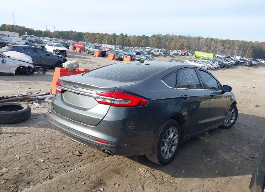 Photo 4 of 2017 Ford Fusion SE (VIN 3FA6P0H7XHR259023)