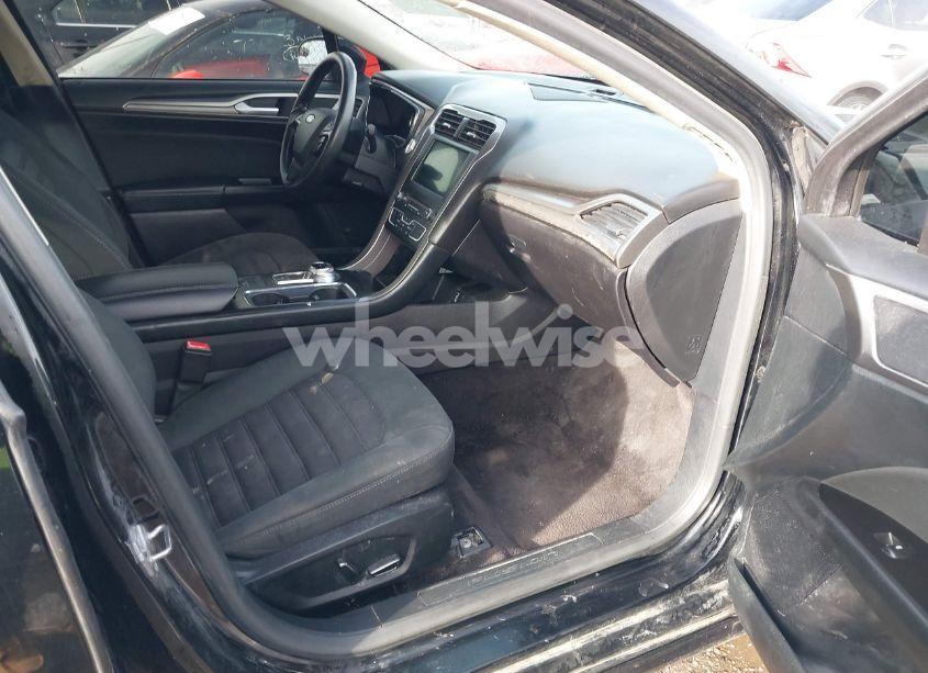 Photo 5 of 2017 Ford Fusion SE (VIN 3FA6P0H7XHR341463)