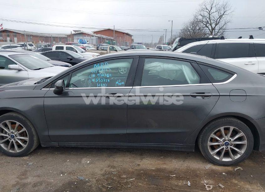 Photo 14 of 2017 Ford Fusion SE (VIN 3FA6P0H7XHR353726)