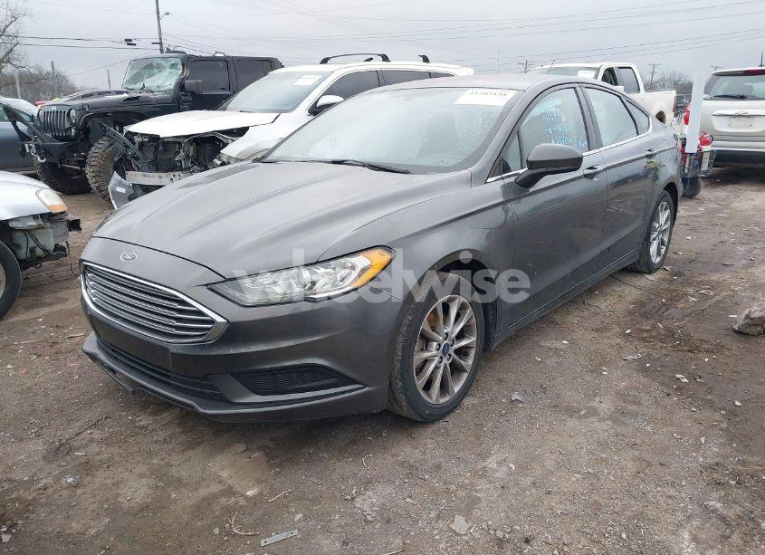 Photo 2 of 2017 Ford Fusion SE (VIN 3FA6P0H7XHR353726)