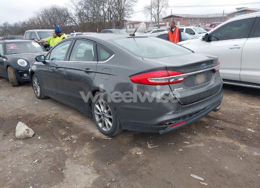 Photo 3 of 2017 Ford Fusion SE (VIN 3FA6P0H7XHR353726)