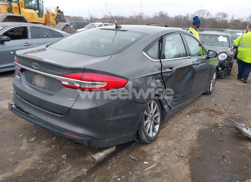 Photo 4 of 2017 Ford Fusion SE (VIN 3FA6P0H7XHR353726)