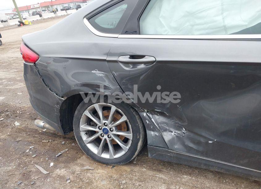 Photo 6 of 2017 Ford Fusion SE (VIN 3FA6P0H7XHR353726)