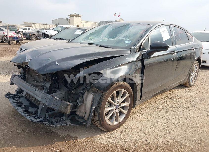 Photo 2 of 2017 Ford Fusion SE (VIN 3FA6P0H7XHR397029)