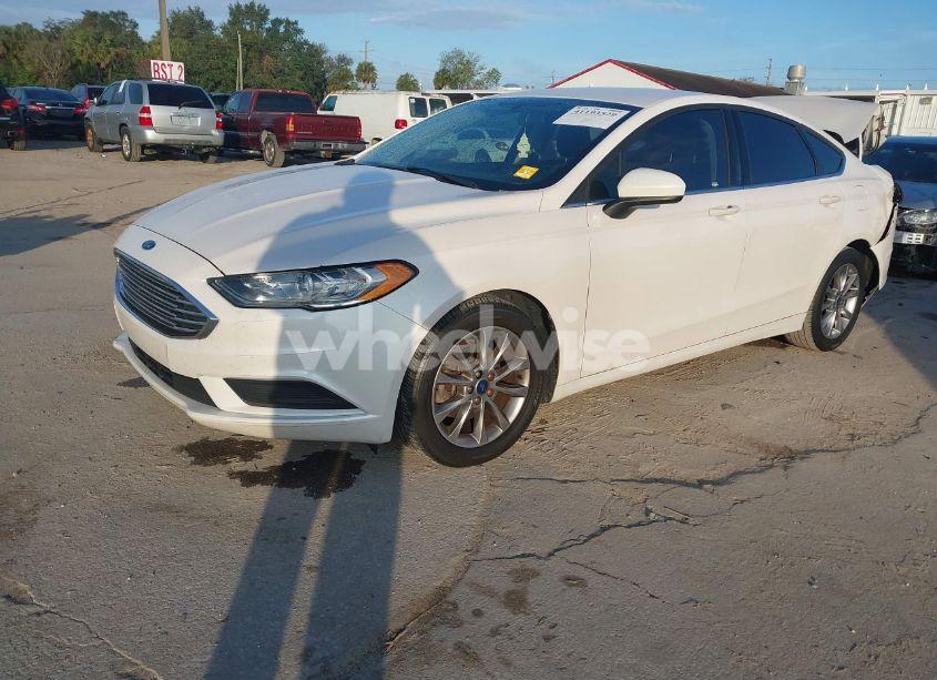 Photo 2 of 2017 Ford Fusion SE (VIN 3FA6P0H7XHR416839)