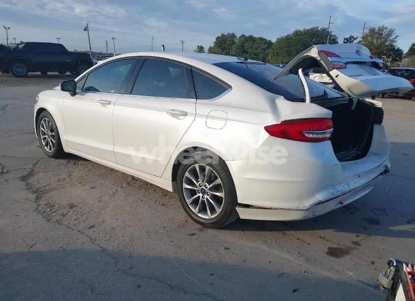 Photo 3 of 2017 Ford Fusion SE (VIN 3FA6P0H7XHR416839)