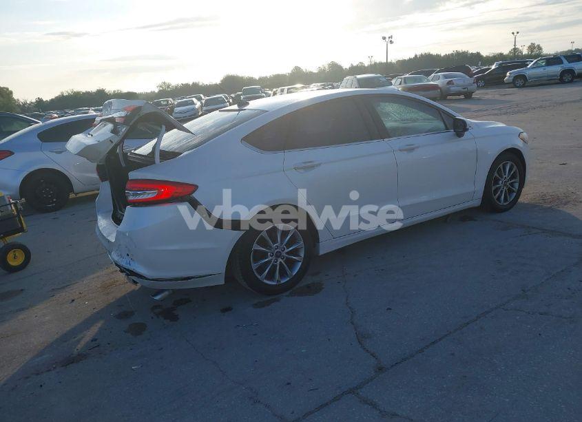 Photo 4 of 2017 Ford Fusion SE (VIN 3FA6P0H7XHR416839)