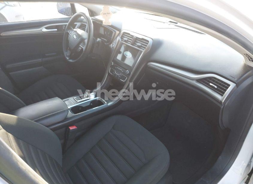 Photo 5 of 2017 Ford Fusion SE (VIN 3FA6P0H7XHR416839)