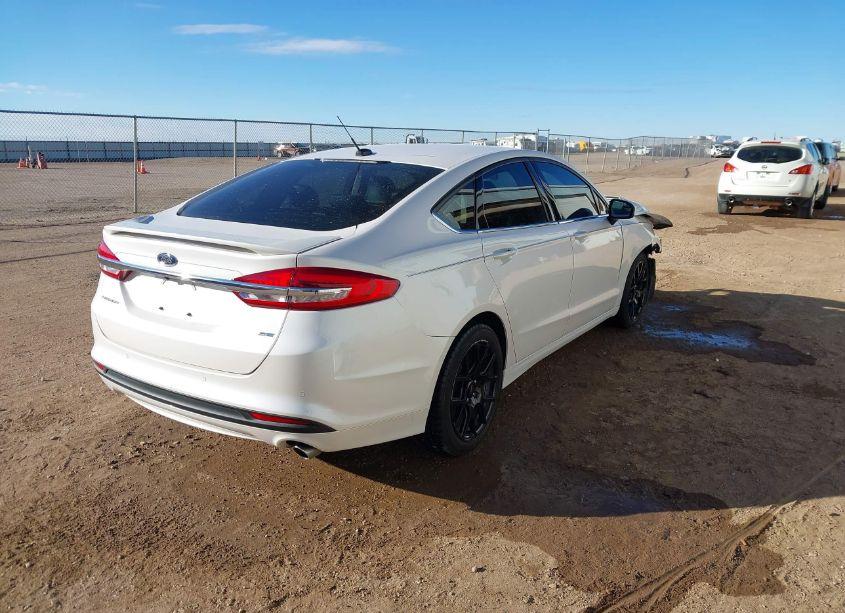 Photo 4 of 2018 Ford Fusion SE (VIN 3FA6P0H7XJR109564)