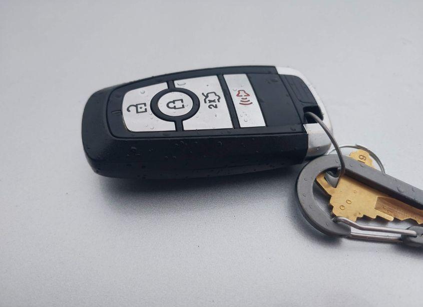 Photo 11 of 2018 Ford Fusion SE (VIN 3FA6P0H7XJR114666)