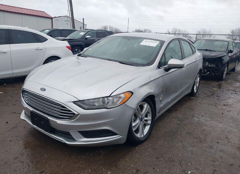 Photo 2 of 2018 Ford Fusion SE (VIN 3FA6P0H7XJR114666)