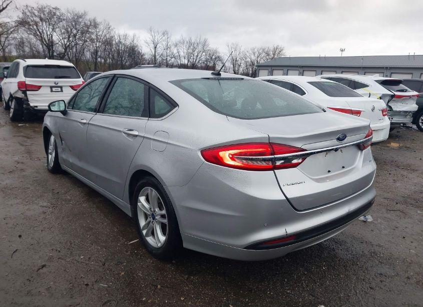 Photo 3 of 2018 Ford Fusion SE (VIN 3FA6P0H7XJR114666)