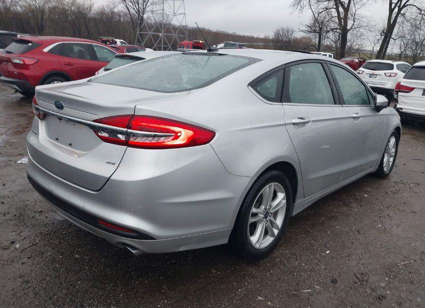 Photo 4 of 2018 Ford Fusion SE (VIN 3FA6P0H7XJR114666)