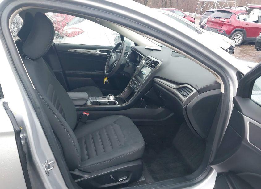 Photo 5 of 2018 Ford Fusion SE (VIN 3FA6P0H7XJR114666)